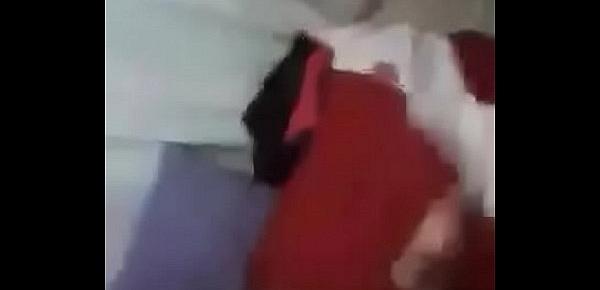  Mulher chifruda pega marido com prostituta na cama